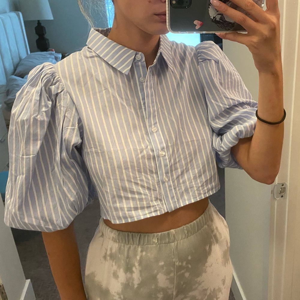 Puff sleeve button down